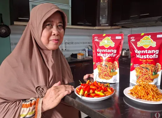 Pelaku usaha catering terdampak kenaikan harga cabai rawit di Jakarta. (Sumber: Poskota/Angga Pahlevi)