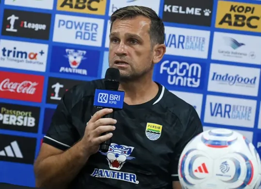 Persib Bandung Igor Tolic mempersiapkan tim menghadapi Dewa United di tengah padatnya jadwal Super League 2026/2027. (Sumber: Ileague)