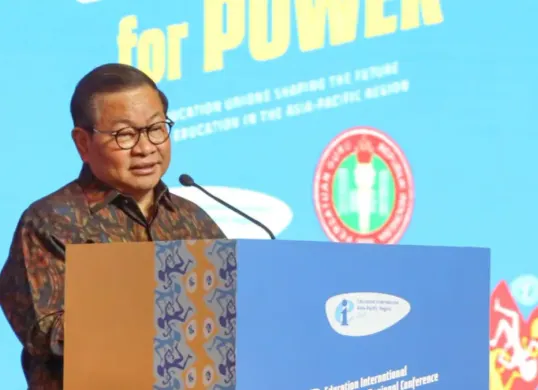 Gubernur DKI Jakarta, Pramono Anung memberikan sambutan acara Konferensi Regional Asia-Pasifik Education International ke-10 di Hotel Shangri-La, Selasa 13 Oktober 2026. (Sumber: Istimewa)