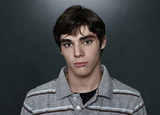RJ Mitte, pemeran Walter White Jr. di Breaking Bad, meninggal dunia pada 12 Oktober 2026. (Sumber: X/@CultureCrave)