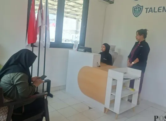 Pencari kerja menghadiri Job Fair di TalentXid Academy Jakarta Timur. (Sumber: Poskota/Angga Pahlevi)