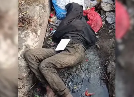 Pria Asal Cirebon tidur di got wilayah pasar Serpong (Dok. Instagram/@tangseltv)