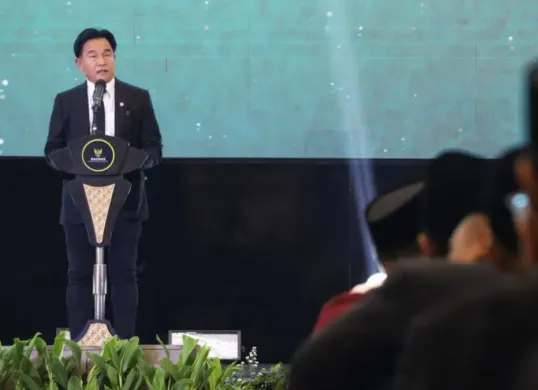 Menteri Koordinator Bidang Hukum, HAM, Imigrasi, dan Pemasyarakatan, Yusril Ihza Mahendra saat menghadiri Rapat Koordinasi Nasional (Rakornas) Baznas 2026. (Sumber: Istimewa)