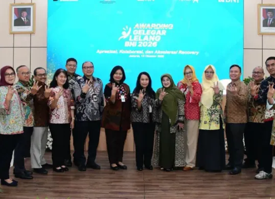 Tengah kiri: SEVP Remedial dan Recovery BNI Saridatun, Direktur Lelang DJKN Kemenkeu Syukriah HG (jilbab hijau), beserta Jajaran Pejabat DJKN Kementerian Keuangan dan BNI (Sumber: Istimewa)