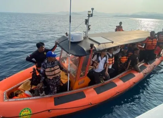 Kapal KM Feronia tenggelam di Labuan Bajo pada Selasa, 13 Oktober 2026 diduga disebabkan karena arus laut yang kuat. (Sumber: Dok. Basarnas)
