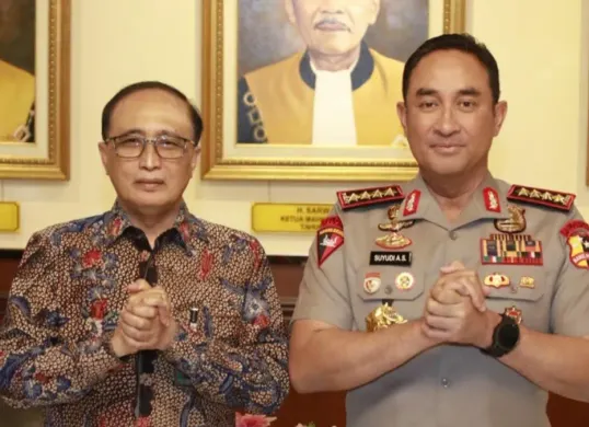 Kapolri Jenderal Suyudi Ario Seto (kanan). (Sumber: Mabes Polri)