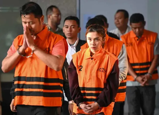 Bima Setyawan, satu dari lima tersangka dugaan korupsi BNPB digelandang KPK di Gedung Merah Putih. (Sumber: Dok. Antara/Fauzan)