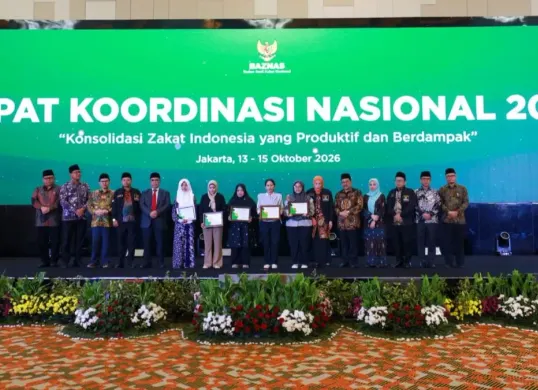 Penghargaan Wartawan Kemanusiaan kepada lima jurnalis pendukung syiar zakat yang hilang saat meliput Gunung Anak Krakatau dalam agenda penutupan Rakornas Baznas 2026, Kamis, 15 Oktober 2026. (Sumber: Dok. Istimewa)