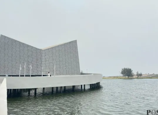 Masjid apung An-Nur di Taman Impian Jaya Ancol, Jakarta Utara. (Sumber: Poskota/Syifa Putri)