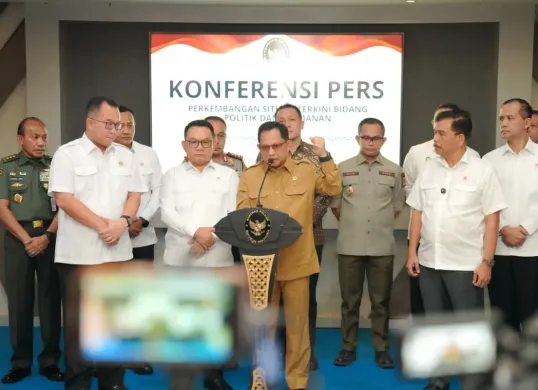 Mendagri Tito Karnavian di Kantor Kemenko Bidang Polkam, Jakarta, Senin, 19 Oktober 2026. (Sumber: Dok. Kemendagri)