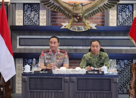 Kapolri Jenderal Polisi Suyudi Ario Seto (kiri) menemui Panglima TNI Jenderal TNI Agus Subiyanto (kana) di Mabes TNI, Cilangkap, Jakarta Timur, Senin, 19 September 2026. (Sumber: Mabes Polri)
