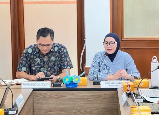 Anggota Komite III DPD RI Dapil Jabar, Agita Nurfianti (kanan). (Sumber: Dok. Istimewa)