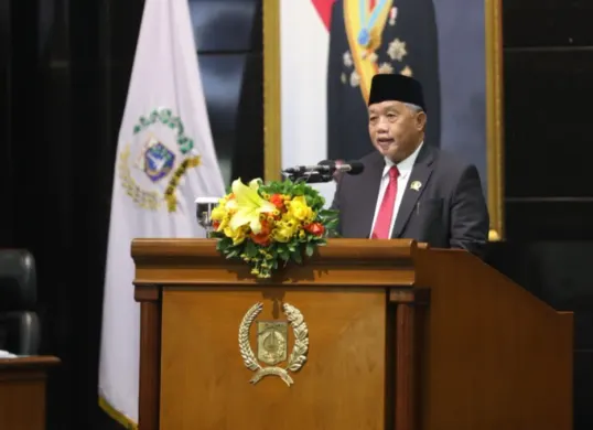 Anggota Fraksi PKS Abdurrahman Suhaimi dalam Rapat Paripurna DPRD DKI Jakarta terhadap Ranperda APBD 2027, Senin (19/10). (Sumber: ddjp)