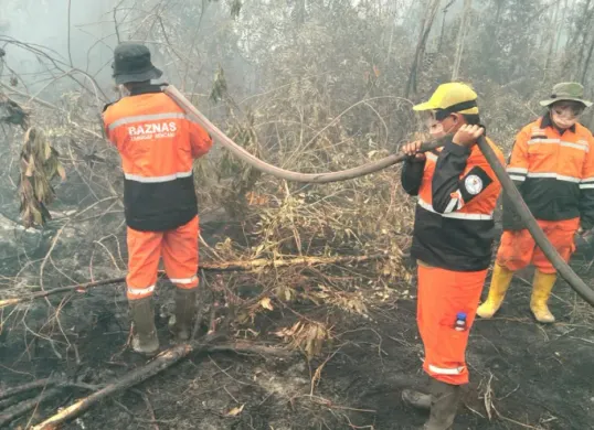 Penanganan karhutla di wilayah Sumatra, Kalimantan, dan Sulawesi oleh Baznas. (Sumber: Istimewa)