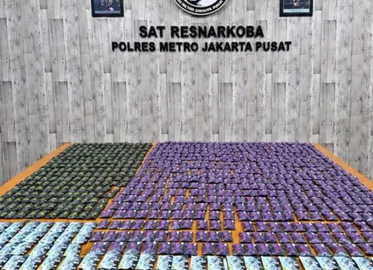 Polres Metro Jakarta Pusat mengungkap dugaan peredaran 858 kartrid rokok elektronik atau vape yang diduga mengandung etomidate. (Sumber: Polres Metro Jakarta Pusat)