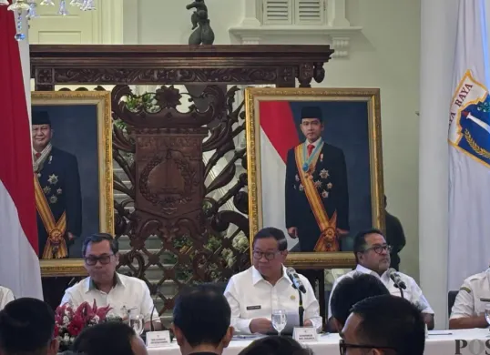 Konferensi pers realisasi APBD Triwulan III 2026 di Balai Kota Jakarta, Gambir, Jakarta Pusat, Rabu, 21 Oktober 2026. (Sumber: Poskota/Syifa Putri)