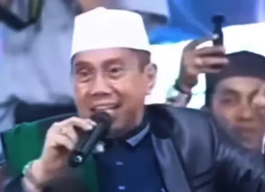 Habib Alwi Assegaf menjadi sorotan karena isi ceramahnya yang dinilai merendahkan perempuan. (Sumber: X/@inipiian_)
