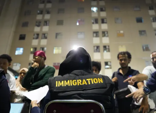 Dirjen Imigrasi melakukan pengawasan melakukan pengawasan orang asing di Apartemen Kalibata City, Jakarta Selatan, Kamis Dini Hari, 21 Oktober 2026. (Sumber: Imigrasi Jakarta Selatan)