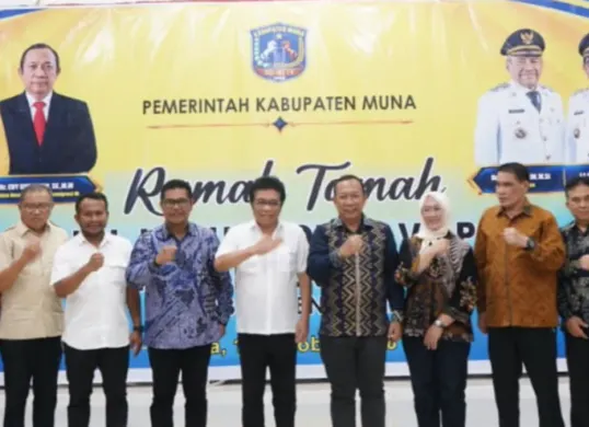 Penyerahan 100 Sertipikat Hak Milik (SHM) tanah di Kabupaten Muna, Sulawesi Tenggara, Kamis, 8 Oktober 2026. (Sumber: Istimewa)