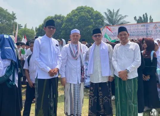 Ketua dan Sekretaris DPC PPP Pandeglang usai mengikuti perayaan Hari Santri Nasional di Alun-alun Pandeglang, Banten, Kamis, 22 Oktober 2026. (Sumber: Poskota/Samsul Fatoni)