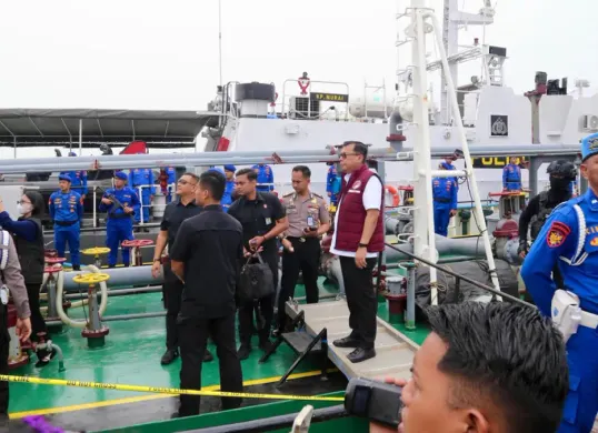 Kapal tanker MT Global 168 yang diduga mengangkut 1,16 ton ketamine di Perairan Belawan, Sumatera Utara. (Sumber: Mabes Polri)