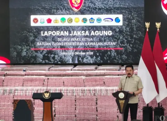 Jaksa Agung Sanitiar Burhanuddin saat menghadiri acara penyerahan denda administratif dan penyelamatan keuangan negara oleh Satgas PKH di Kejagung, Jakarta Selatan. (Sumber: Poskota/Ali Mansur)