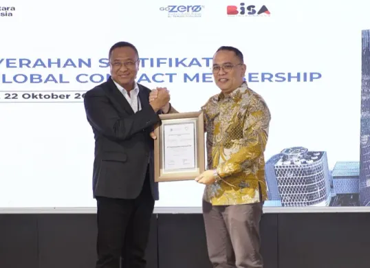 (kiri ke kanan) Direktur Utama Telkom Nanang Hendarno dan Executive Director UN Global Compact Network Indonesia Dr. M. Windrawan Inantha, Kamis (22/10). (Sumber: Telkom)