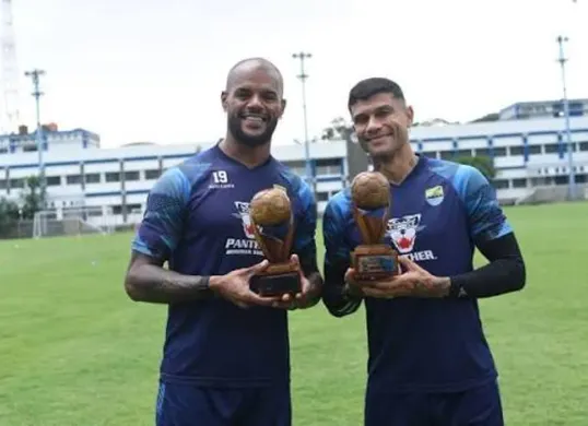 David da Silva dan Ciro Alves pernah menjadi andalan Persib Bandung. Peluang keduanya memperkuat Timnas Indonesia bergantung pada status naturalisasi, kelayakan FIFA, dan keputusan pelatih. (Sumber: Persib)
