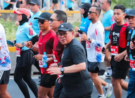 Gubernur DKI Jakarta, Pramono Anung saat mengikuti Jakarta Running Festival (JRF) 2026 di GBK. (Sumber: Pemprov DKI)
