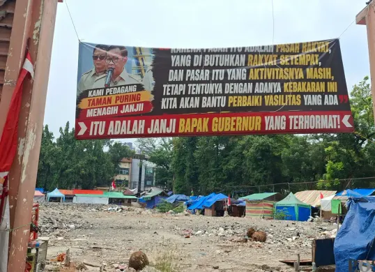 Pasar Taman Puring pascamusibah kebakaran besar yang menghanguskan tempat usaha mereka, Senin, 26 Oktober 2026. (Sumber: Poskota/Angga Pahlevi)