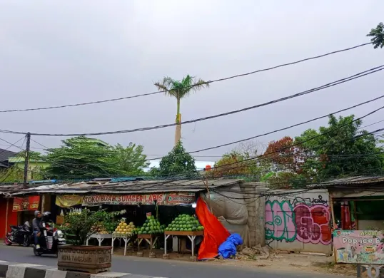 Kondisi langit mendung menyelimuti kawasan Ciledug di Kota Tangerang, Selasa, 27 Oktober 2026. (Sumber: Poskota/ Rizki Gojali)