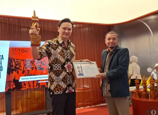 CEO POSKOTA, Dimas Azisoko Harmoko mendapat penghargaan Anugerah Jakarta Youth Award 2026. Selasa, 27 Oktober 2026. (Sumber: Poskota/ Angga)