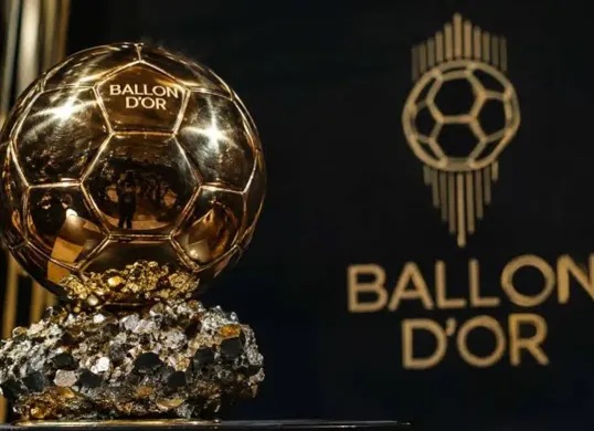 Cristiano Ronaldo dan Lionel Messi menjadi sorotan dalam polling Ballon d'Or of All Time (BOAT) 2026 yang memilih musim terbaik para legenda sepak bola. (Sumber: Instagram)