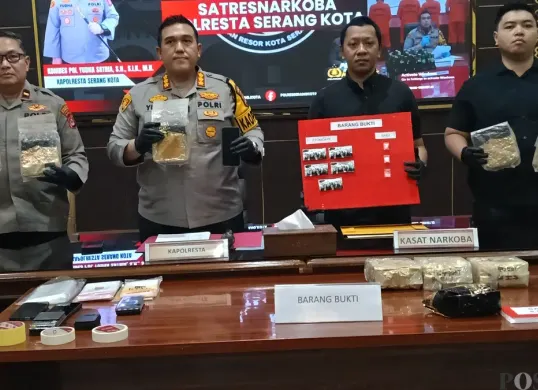 Jumpa pers Polresta Serang Kota dalam pengungkapan jaringan narkoba di Malaysia, Selasa, 27 Oktober 2026. (Sumber: Poskota/Rahmat Haryono)