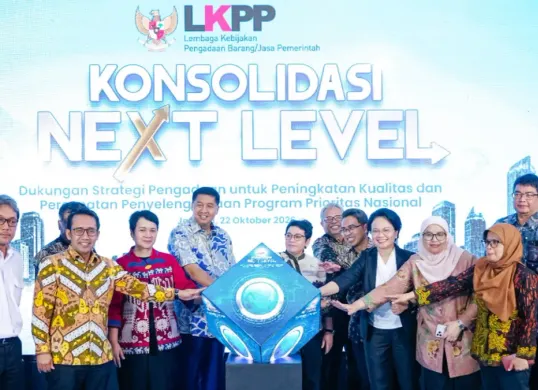 Direktur Enterprise & Business Service Telkom Veranita Yosephine (kelima dari kanan). (Sumber: Telkom)