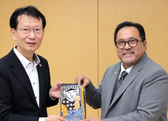 Wakil Gubernur DKI Jakarta, Rano Karno (kanan) bersama Wakil Gubernur Tokyo, Tomohide Sato (kiri) di Tokyo Metropolitan Goverment, Selasa, 27 Oktober 2026. (Sumber: Pemprov DKI Jakarta)