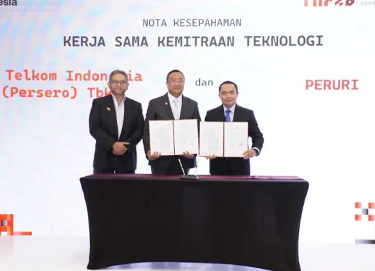 Penandatanganan MoU antara Telkom dan Peruri di DTIIF 2026, Jakarta (28/10). (Sumber: Telkom)