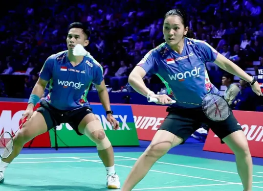 Pasangan pebulutangkis Amri Syahnawi/Nita Violina Marwah lolos ke perempat final Hylo Open 2026 usai menang dalam laga Derbi Indonesia. (Sumber: Instagram/@badminton.ina)