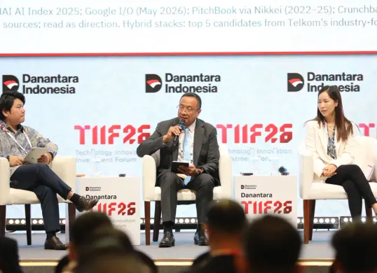 Plenary sesi “The Next Industrial Wave: Which Technologies Will Create New Global Industries?” pada hari kedua DTIIF 2026 di Jakarta, Selasa, 27 Oktober 2026. (Sumber: Dok. Telkom)