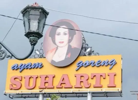 Pendiri Rumah Makan Ayam Goreng Suharti, yakni Hj Suharti meninggal dunia pada Jumat, 30 Oktober 2026. (Sumber: Facebook/Ayam Goreng Suharti)