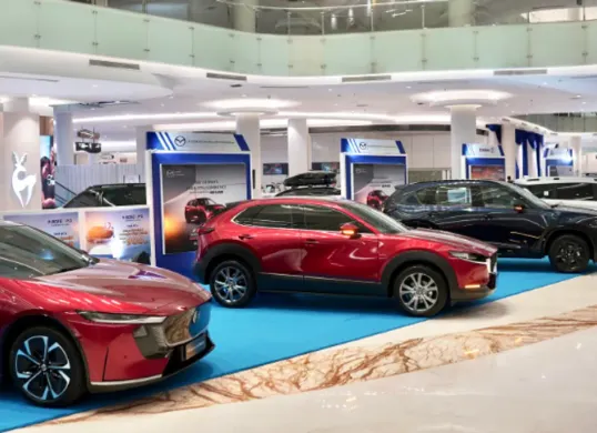 Mazda tampilkan tiga model terbaru di BCA Expo Surabaya 2026. Berikut harga lengkap OTR Jawa Timur. (Sumber: Eurokars Motor Indonesia (EMI))