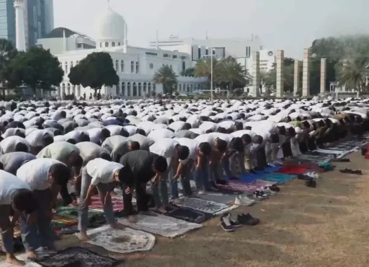 Kegiatan salat Istisqa di Lapangan Hijau Masjid Agung Al Azhar, Kebayoran Baru, Jakarta Selatan, Selasa, 1 September  2026, pagi. (Sumber: Dok. Istimewa)
