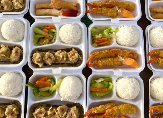 Ilustrasi - Salah satu menu yang disajikan SPPG Kalitengah diduga jadi penyebab ratusan santri Manva'ul Hikam Sidoarjo, Jawa Timur keracunan MBG. (Sumber: Pexels/Roy Renomeron)