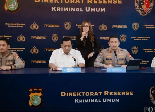 Polda Metro Jaya menetapkan 47 orang sebagai tersangka terkait kasus perusakan fasilitas umum dan penganiayaan setelah demonstrasi 27 Agustus 2026. (Sumber: Poskota/Ali Mansur)