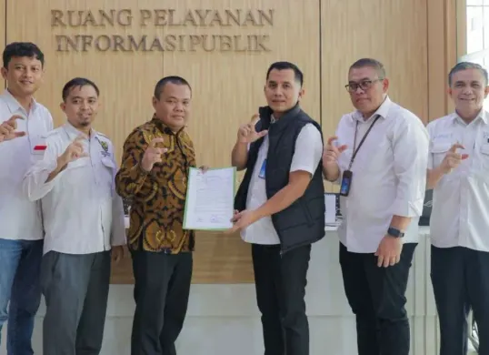 Wakil Wali Kota Tangsel, Pilar Saga Ichsan meninjau pembangunan turap dan bronjong, Rabu, 2 September 2026. (Sumber: Dok. Istimewa)