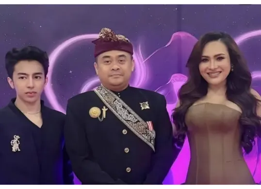 Anggota DPD RI Arya Wedakarna tengah menjadi sorotan usai menghadiri acara di Bangkok yang disebut berkaitan dengan Miss Equality World. (Sumber: X/@MiskinTV_)
