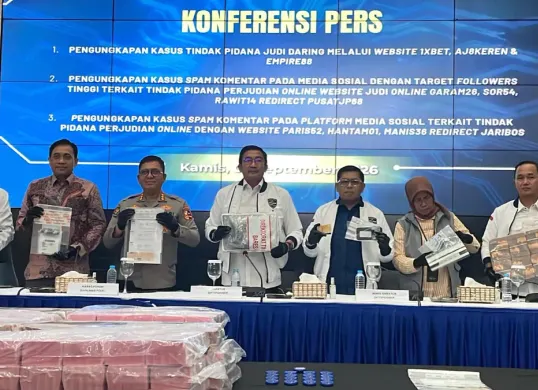 Direktorat Tindak Pidana Siber (Dittipidsiber) Bareskrim Polri mengungkap jaringan perjudian daring dengan nilai transaksi mencapai Rp1 triliun. (Sumber: Pos Kota/ Ali Mansur)