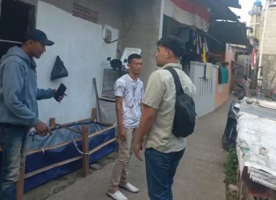 Polisi melakukan cek tkp pencurian ayam bangkok di Kampung Bulak Timur, Cipayung, Kota Depok. (Sumber: Polres Metro Depok)