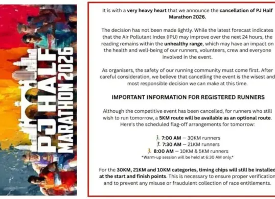 Petaling Jaya Half Marathon 2026 dibatalkan akibat kondisi kualitas udara yang masih berada pada tingkat tidak sehat. Panitia mengutamakan keselamatan dan kesehatan peserta, relawan, serta kru acara. (Sumber: Facebook/@PJ HALF MARATHON)