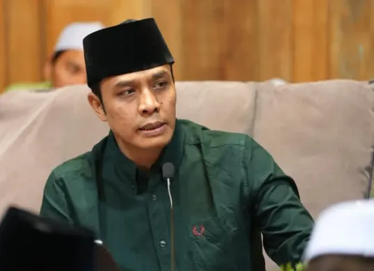 Sosok Gus Kautsar, ulama muda yang namanya dicatut dalam buka Islam ala Prabowo tanpa izin. (Sumber: Instagram/@teras.gubuk)